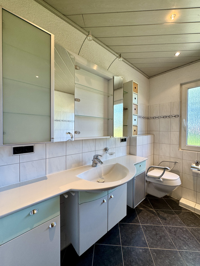 Badezimmer Ansicht 1