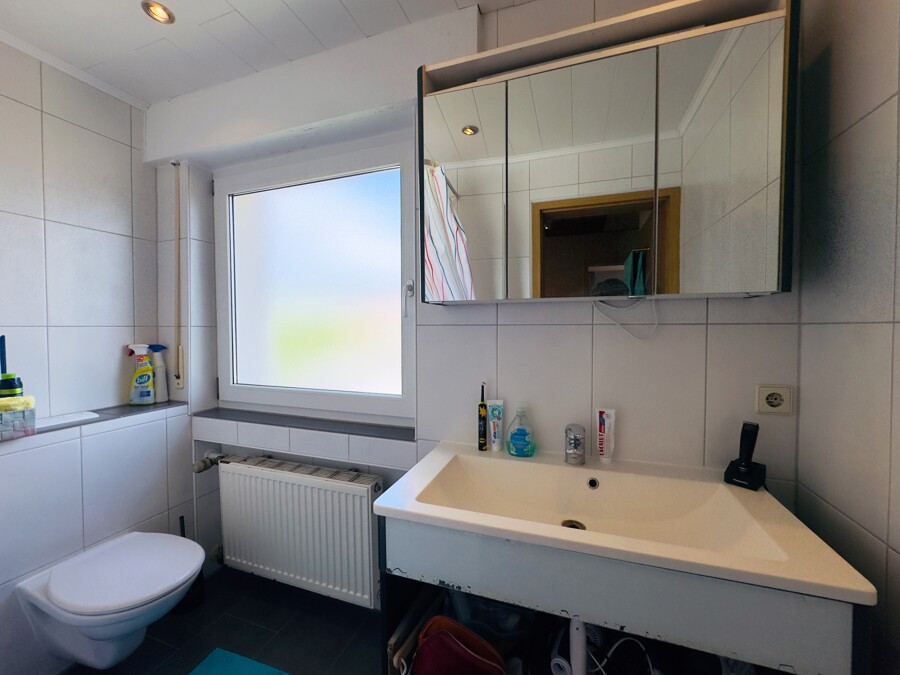 OG Badezimmer Waschtisch