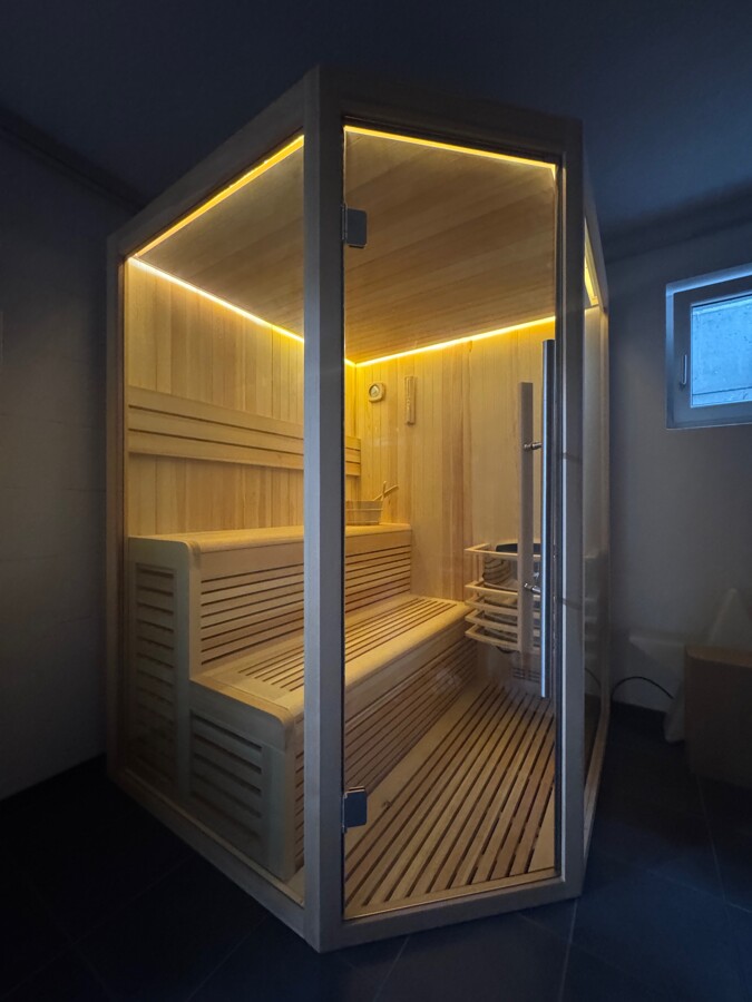 UG Sauna Ansicht 3 (beleuchtet)