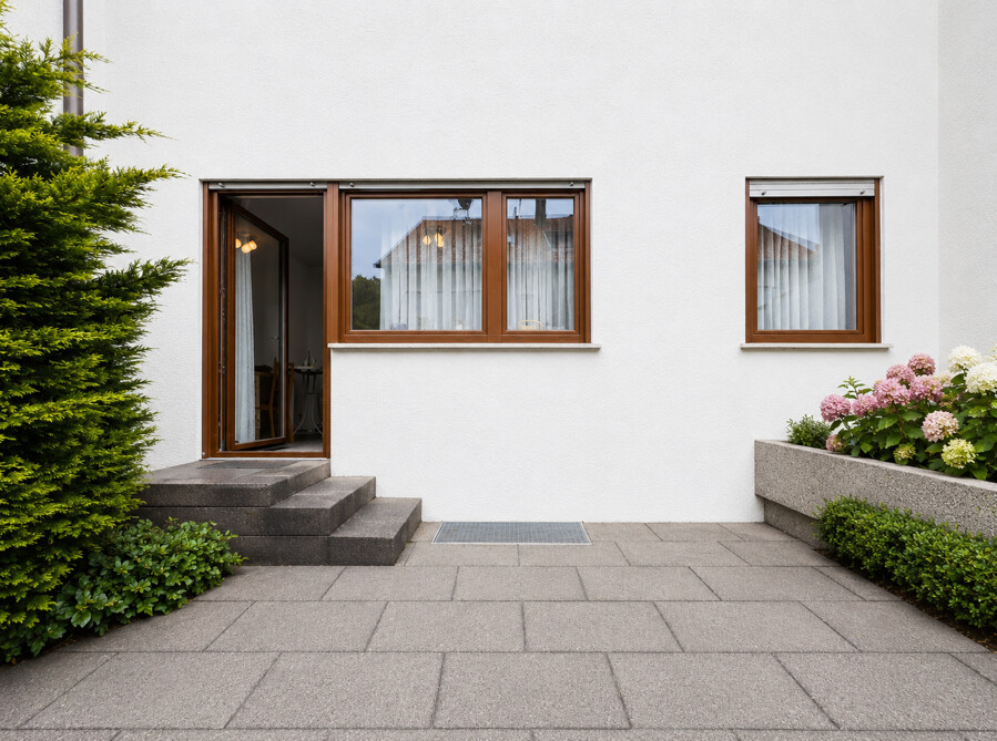 Terrasse mit Blick zu Raum 1 und 2