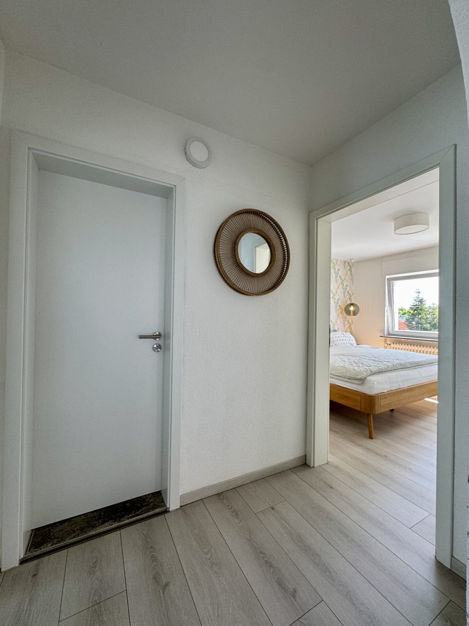 Flur mit Blick ins Schlafzimmer