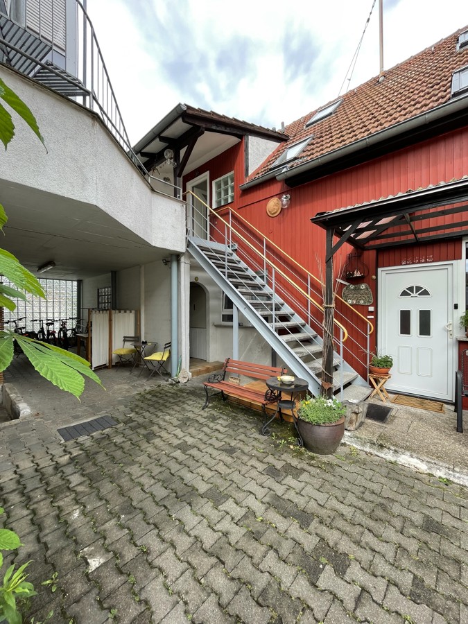 Überdachter Hof/ Treppenaufgang Hinterhaus