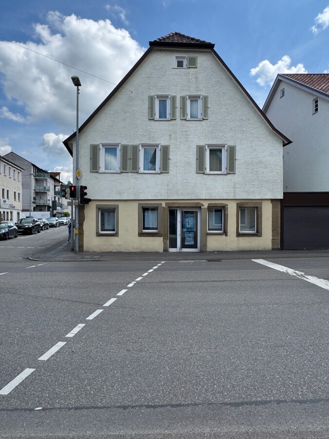 Straßenansicht Wohn- und Geschäftshaus