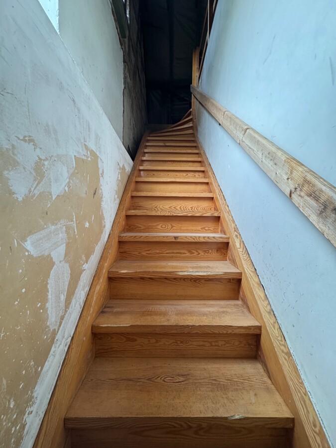 Autowerkstatt Treppe zum Dachgeschoss