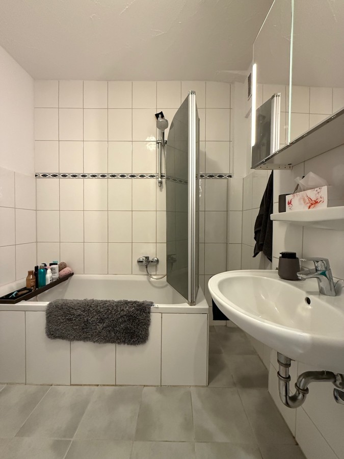 1. OG links Badezimmer