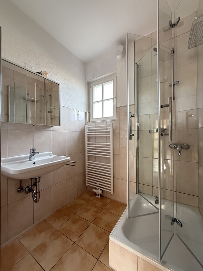 EG links Badezimmer