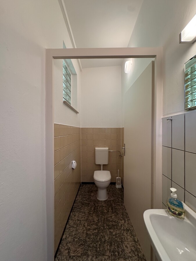 Autowerkstatt WC