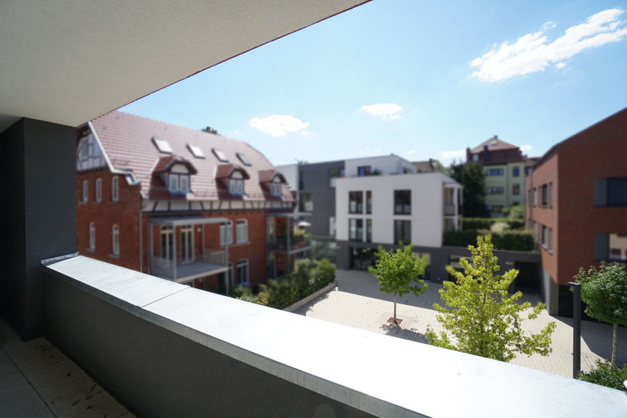 Balkon mit Ausblick-in-Innenhof Ansicht
