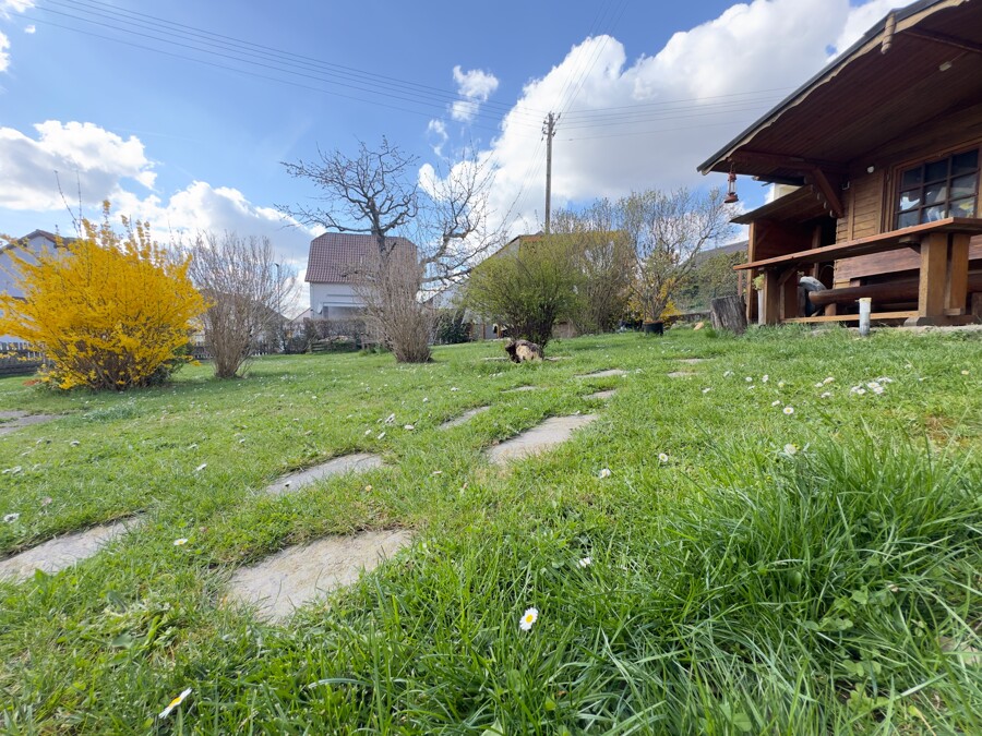 Garten mit "Feuerabend-Hütte"
