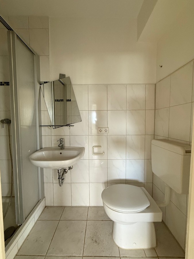 1. OG rechts Badezimmer