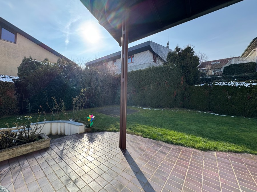 EG Terrasse mit Garten 3